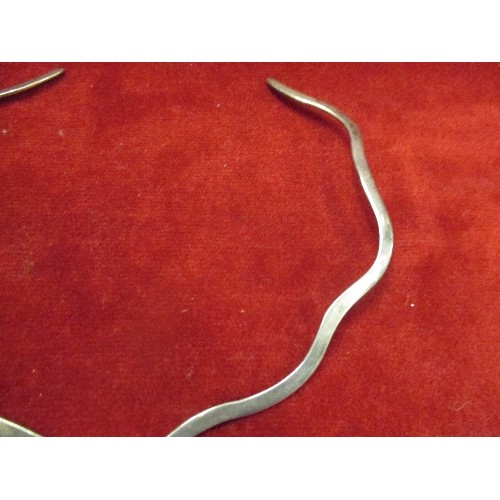 25 - MODERNIST DESIGN 925 SILVER CHOKER NECKLACE