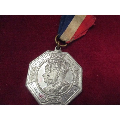 29 - MEDALS, BADGES AND SILKS, MOSTLY WW1 PERIOD, INCLUDING RARE SOMME DOVE OF PEACE, SILK FLAGS, LOYAL S... 