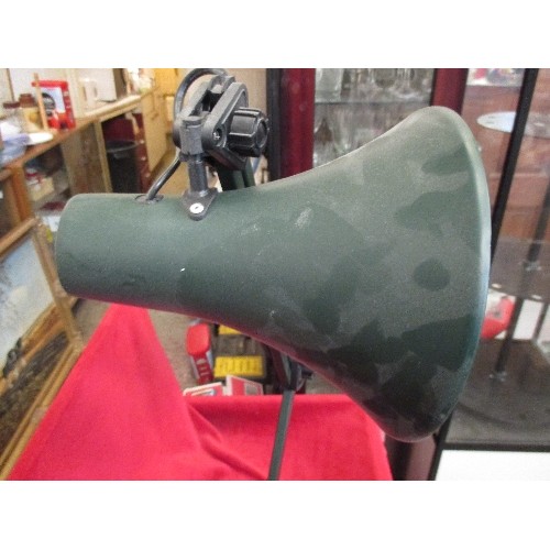 104B - ANGLEPOISE LAMP IN DARK GREEN (WORKING)