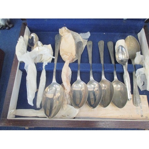 75 - PART CUTLERY SET IN OAK BOX