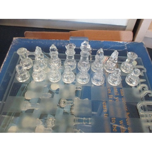 67 - CHESS SET, ALL GLASS INCLUDING BOARD 25X25CM.