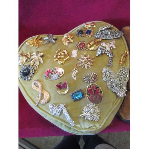 69 - VINTAGE BROOCHES, APPROX 45 ITEMS, DISPLAYED  ON 2 VINTAGE VELVET CUSHIONS.