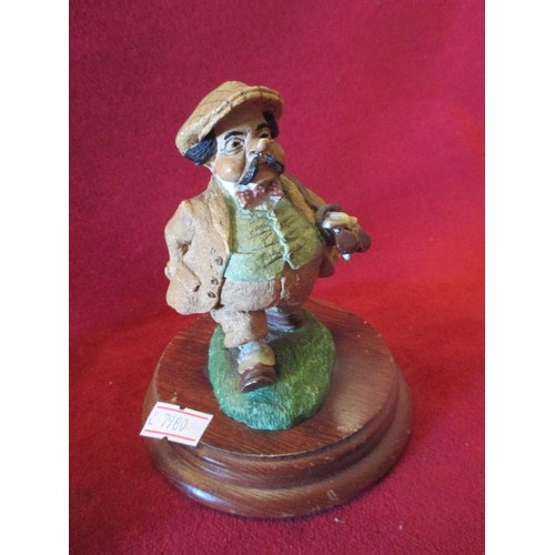 80 - GOLFER FIGURE ON WOODEN BASE, THE LEONARDO COLLECTION 1994, APPROX 11CM H. ALSO MOUSE FIGURE SAT ON ... 