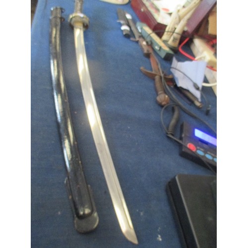 71 - WWII SAMURAI SWORD, JAPANESE GOVERNMENT  ISSUE OFFICERS TYPE 95, COMPLETE WITH SCABBARD. ALL CORRECT... 