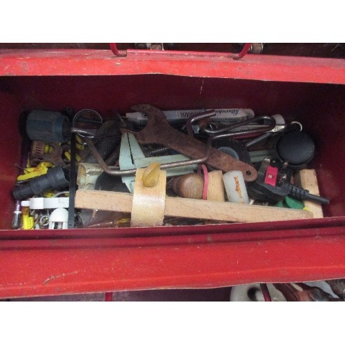 184 - CARPENTERS TOOLS, VINTAGE WOODWORKING ITEMS IN WOODEN CHEST AND TOOLBOX.