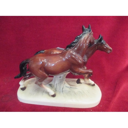 185 - CERAMIC FIGURE OF 2 RUNNING HORSES, APPROX 19CM H. ALSO A SINGLE HORSE RUNNING [HAS LOST HIS TAIL!]