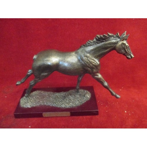 185 - CERAMIC FIGURE OF 2 RUNNING HORSES, APPROX 19CM H. ALSO A SINGLE HORSE RUNNING [HAS LOST HIS TAIL!]