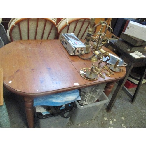 314 - PINE EXTENDING DINING TABLE WITH LEAF