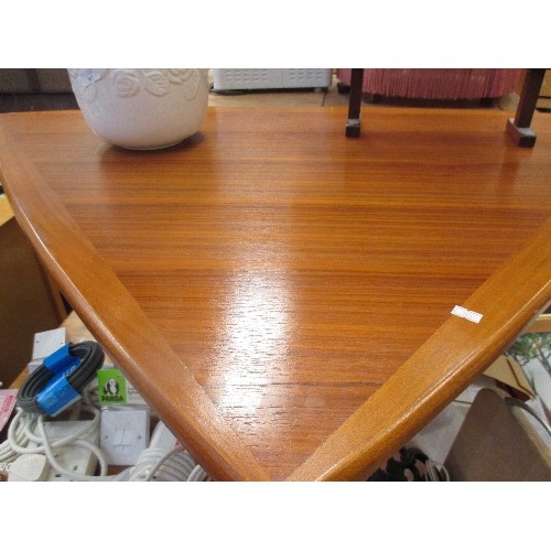 371 - MID CENTURY SCANDINAVIAN DESIGN TRIANGULAR TEAK COFFEE TABLE IN GOOD CONDITION - TOP 100CM X 100CM X... 