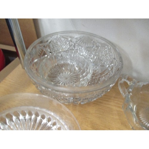 418 - 2 SHELVES OF GLASS - FRUIT BOWLS ETC