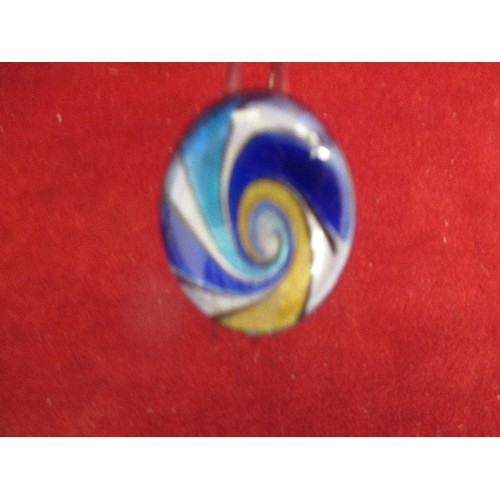 25 - CONTEMPORARY DESIGNER BRACELET THE CENTRAL GLASS ROUNDEL WITH BLUE AND GILT SWIRL DESIGN  - SPRING A... 