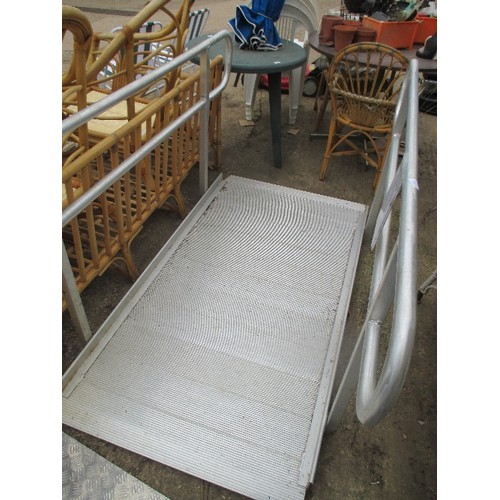 449 - GATEWAY ENTRANCE RAMP WITH HANDRAILS  (6FT RAMP WITH 18 INCH RISE)  PLUS SMALL METAL BUMP RAMP