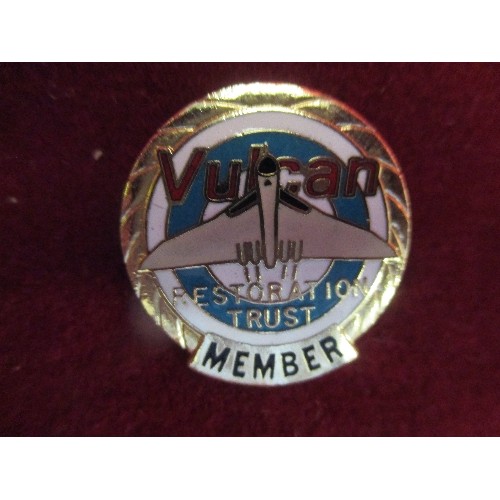 30 - 3 X GILT AND 3 X SILVER METAL BRITISH AEROBATIC ASSOCIATION MEDALLIONS AND A VULCAN RESTORATION TRUS... 