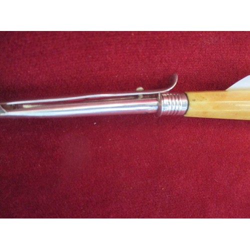 36 - GEORGIAN SILVER STILTON SCOOP WITH PUSHER MECHANSIM. IVORY OR BONE HANDLE. SAMUEL PEMBERTON, LONDON ... 