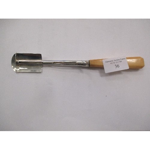 36 - GEORGIAN SILVER STILTON SCOOP WITH PUSHER MECHANSIM. IVORY OR BONE HANDLE. SAMUEL PEMBERTON, LONDON ... 