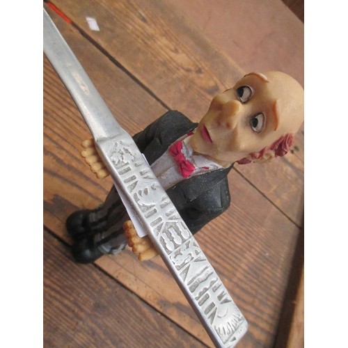 10 - A DESK BUTLER FIGURE HOLDING A PEWTER LETTER KNIFE - 22CM