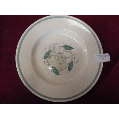 7 - A SUSIE COOPER NASTURTIUM BOWL , C2038, WEDGWOOD GROUP TOGETHER WITH A SUSIE COOPER PLATE FOR CROWN ... 