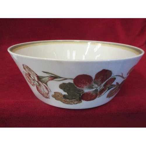 7 - A SUSIE COOPER NASTURTIUM BOWL , C2038, WEDGWOOD GROUP TOGETHER WITH A SUSIE COOPER PLATE FOR CROWN ... 