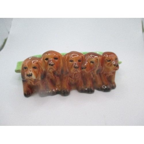 19 - BESWICK POTTERY 5 SPANIEL PUPPIES PIPE STAND - PRINTED AND IMPRESSED MARKS - 16CM