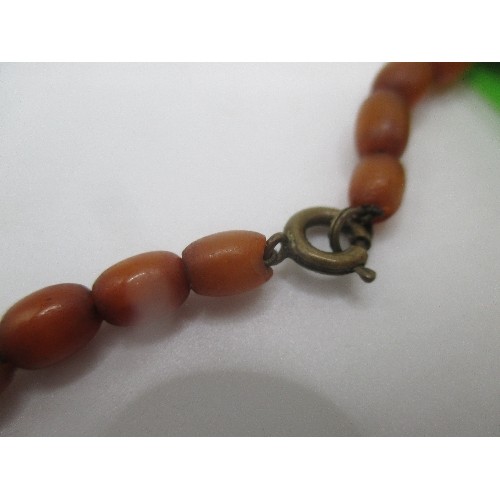 20 - A GENUINE 1930'S BUTTERCOTCH AMBER NECKLACE WITH GRADUATED 