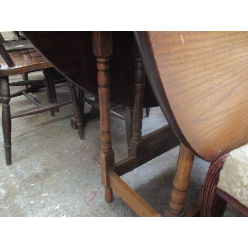 462 - 20TH CENTURY OAK GATELEG TABLE - 116CM X 126CM