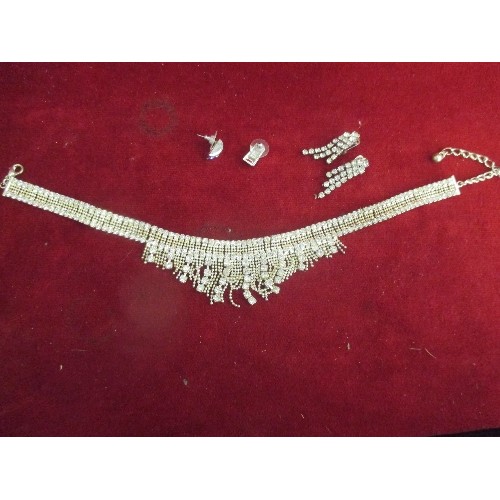 28C - ART DECO STYLE CHOKER NECKLACE WITH DIAMANTE AND SILVER BEAD DROPS TOGETHER WITH A PAIR OF VINTAGE C... 