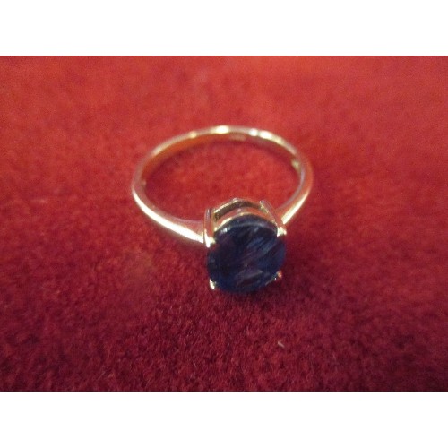 38 - AN IMPRESSIVE 9CT YELLOW GOLD RING SET WITH A LARGE OVAL CUT KYANITE STONE SOLITAIRE - 2.4 GRAMS