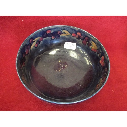 5 - A MOORCROFT BOWL IN THE POMEGRANATE PATTERN WITH WALTER MOORCROFT MARK AND IMPRESSED 