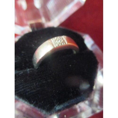 51 - DIAMOND & WHITE 9cr GOLD RING (COULD BE WEDDING BAND) 5 DIAMONDS, WEIGHT 2.89gr  SIZE L