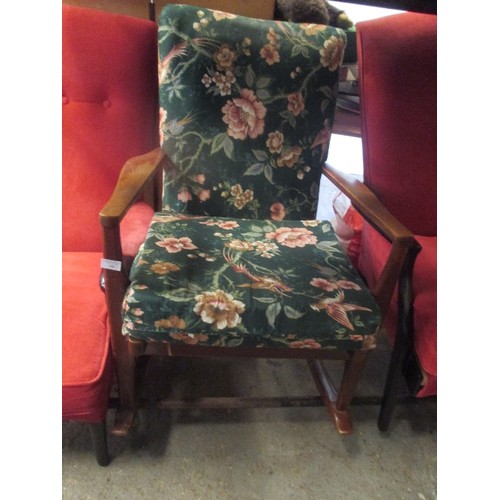 480 - A MID CENTURY PARKER KNOLL ROCKING CHAIR IN GREEN PATTERNED FABRIC