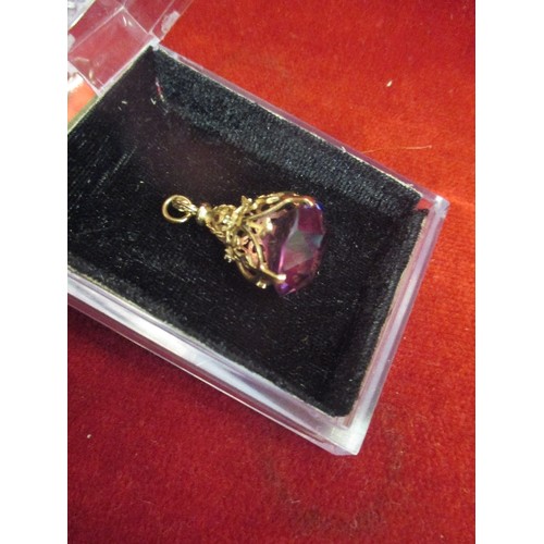 15 - LARGE 9ct GOLD PENDANT WITH PURPLE STONE 17.99 mm 20.05 crt  7.44 GRAMS