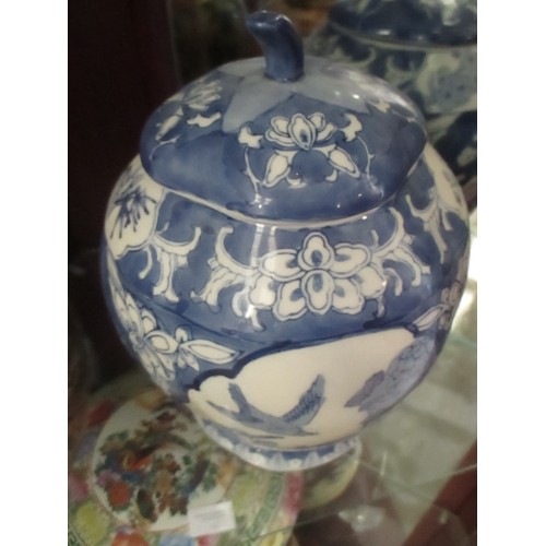 16 - BLUE AND WHITE CHINESE MELON SHAPED VASE WITH LID - 23CM H