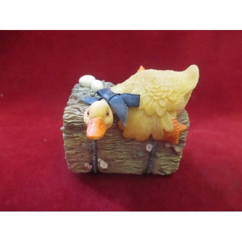 23 - DUCK AND NEST ON A STRAW BALE TRINKET BOX BY SHUDEHILL GIFTWARE