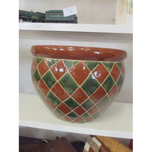 102 - LARGE PLANTER. GREEN AND BROWN HARLEQUIN PATTERN.