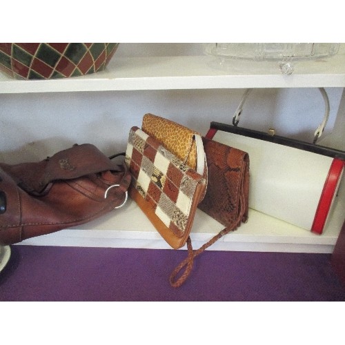 104 - 5 VINTAGE HANDBAGS. INCLUDES 2 LEATHER SNAKESKIN, A 1960'S TAN 'BALLY' , A RED STRIPE MOD GIRL BAG. ... 