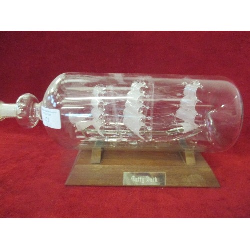 121 - LOVELY 'SHIP IN A BOTTLE' UNUSUAL IN UPRIGHT GLASS DECANTER WITH STOPPER., ALSO CUTTY SARK SHIP IN A... 