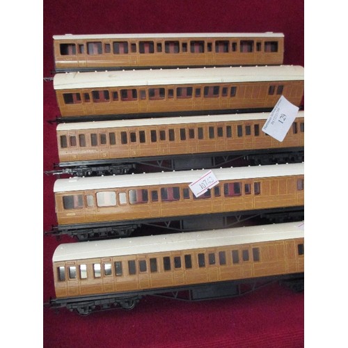 129 - GRAFAR LTD TRAIN CARRIAGES X 5.