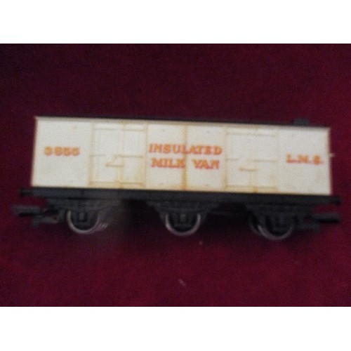 144 - HORNBY RAILWAYS 'INSULATED MILK VAN' R 671. BOXED.