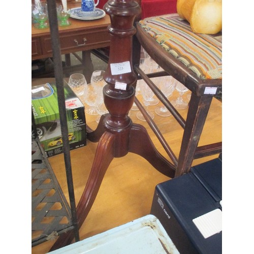 157 - A MAHOGANY TORCHERE PLANT STAND ON TRIPOD BASE