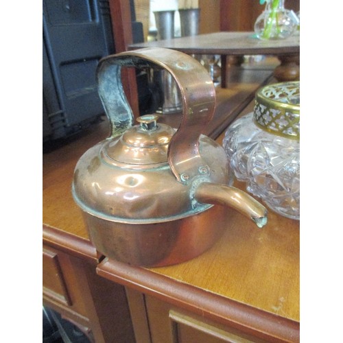 209 - COLLECTION OF VINTAGE METAL WARE INC A PAIR OF BOOT TOT MEASURES, CAKE STAND, COPPER KETTLE, CUTLERY... 