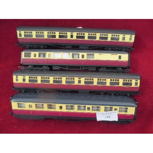 149 - 4 HORNBY TRAIN CARRIAGES.