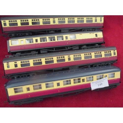 149 - 4 HORNBY TRAIN CARRIAGES.