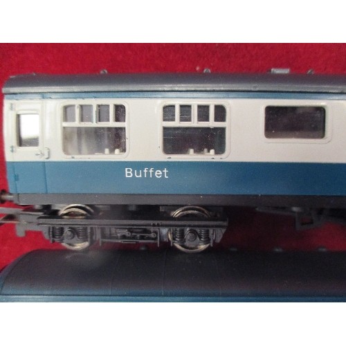 163 - 3 HORNBY MODEL RAILWAY CARRIAGES, INCLUDES A BUFFET CAR.