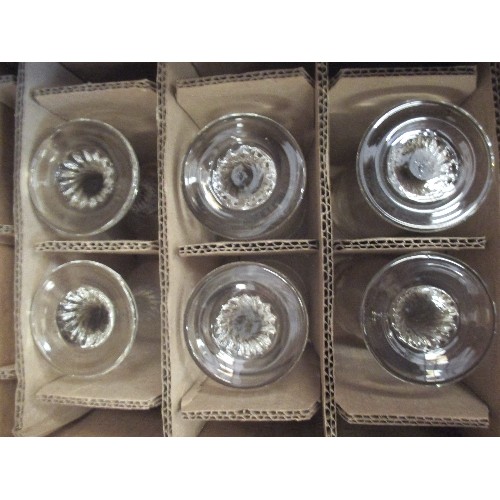 170 - SET OF 6 FLORAL WINE GLASSES. BOXED.