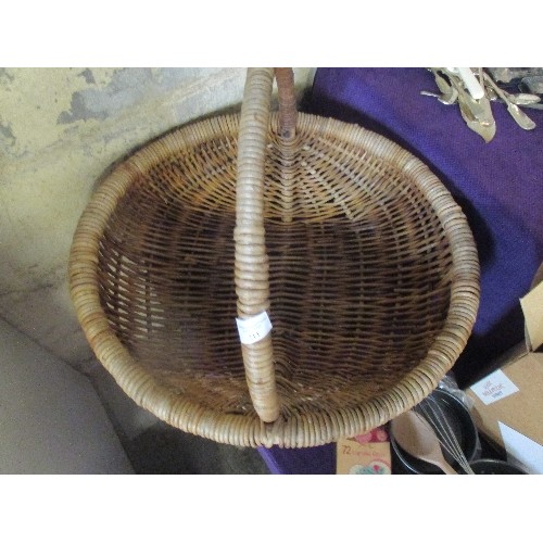 211 - LARGE VINTAGE WICKER BASKET.