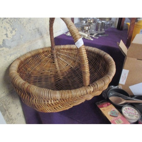 211 - LARGE VINTAGE WICKER BASKET.