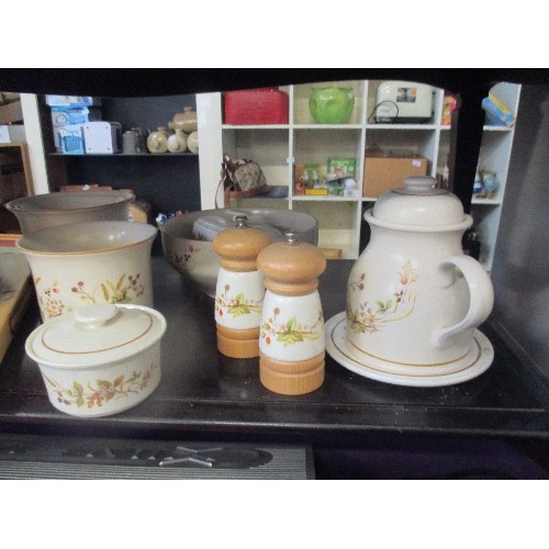 248 - M&S HARVEST OVEN TO TABLEWARE. LARGE LOT INCLUDES CAKE STAND, MEAT PLATE, QUICHE DISH, PLANTERS, CON... 