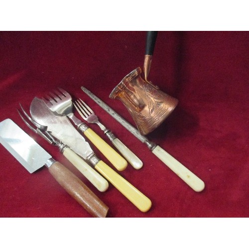 254 - WOODEN CUTLERY TRAY CONTAINING VINTAGE CUTLERY.