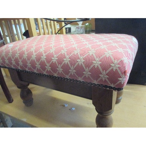 262 - UPHOLSTERED FOOTSTOOL WITH TURNED LEGS.