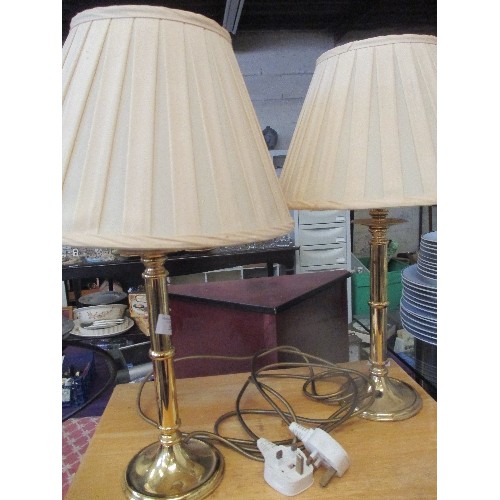 264 - A PAIR OF BRASS TABLE LAMPS WITH CREAM PLEATED SHADES.